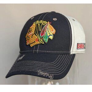 ORIGINAL 6 Chicago Blackhawks CCM NHL Fitted Cap Black and White Size S/M